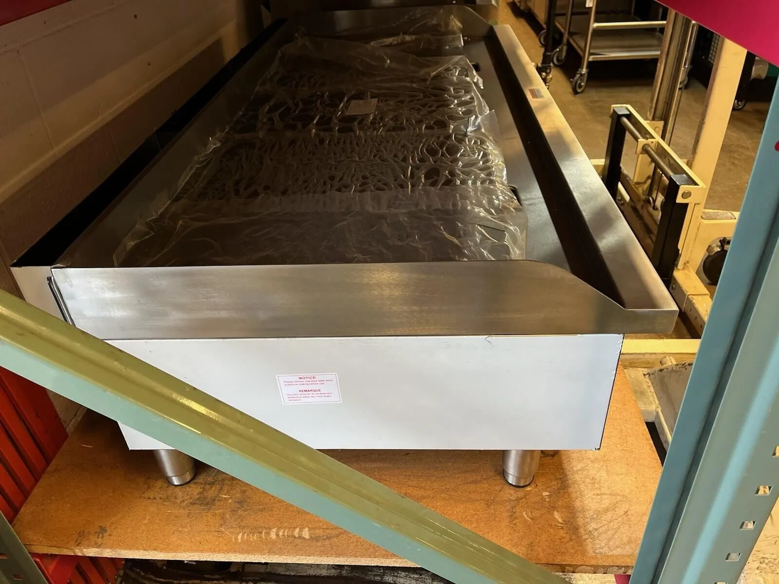 Globe GG60TG 60" Countertop Gas Griddle with Thermostatic Controls - Demo Unit