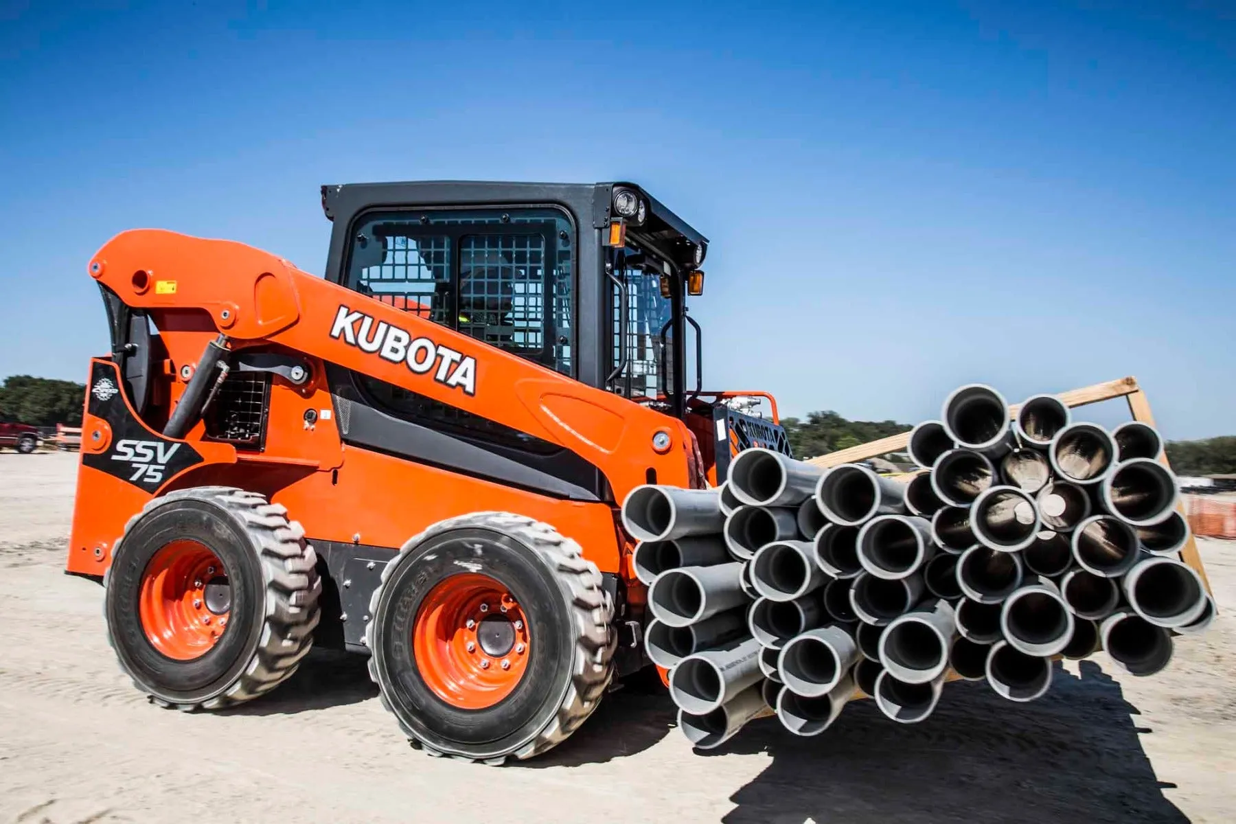 Kubota SSV75 Wheeled Skid Steer Loader 74HP