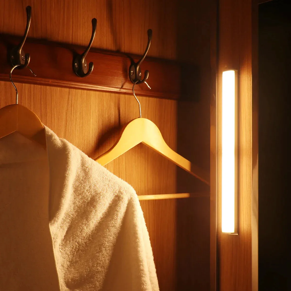 Motion Sensor Wireless LED Night Lights Bedroom Wall Decorative Lamp Staircase Closet Room Aisle Lighting