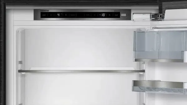 Siemens KI86SAFE0G iQ500 LowFrost 60-40 Split Integrated Fridge Freezer With HyperFreshPlus Box